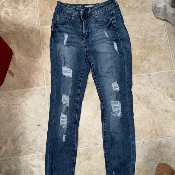 Women’s size 3 distressed jeans - Picture 1 of 2